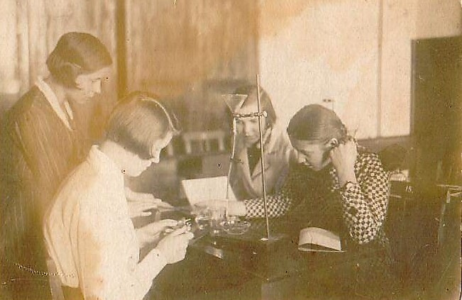 1930-е гг. На уроке химии