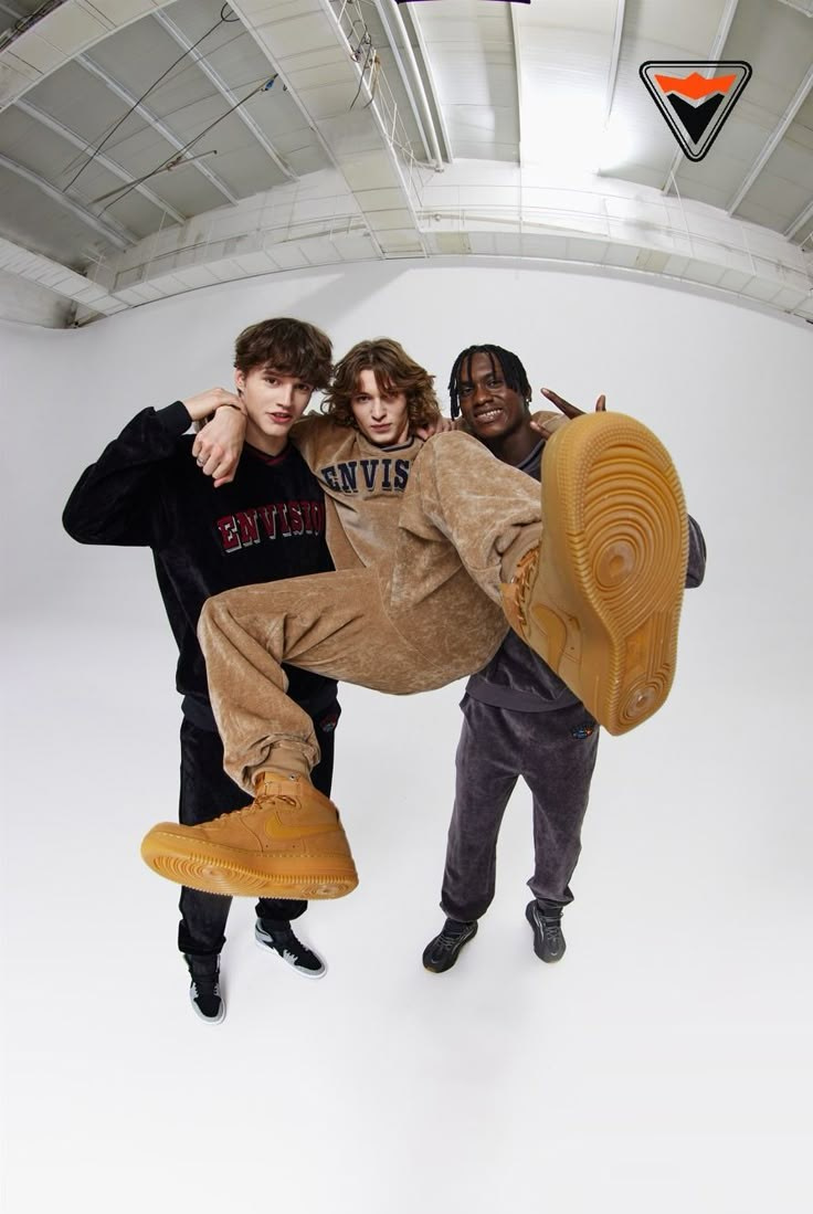 По трое-пятеро