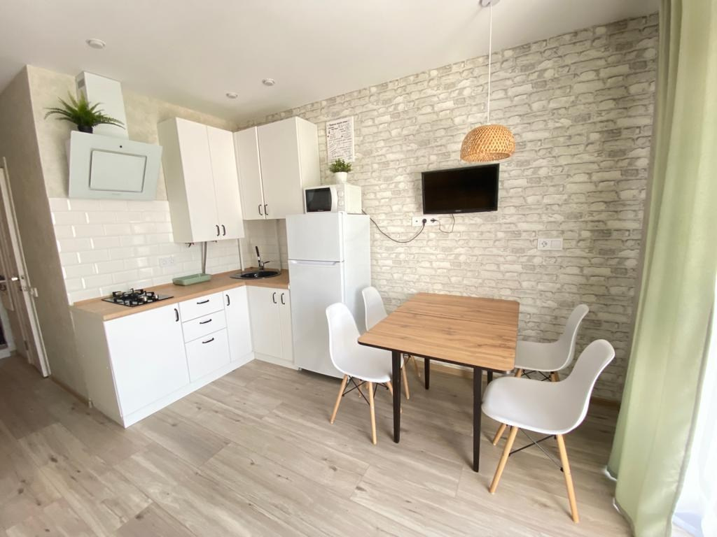 Квартира с мансардой и шикарным балконом! Вид на море и завораживающие закаты!. Квартиры посуточно, длительно в Сочи, LARA APART GROUP