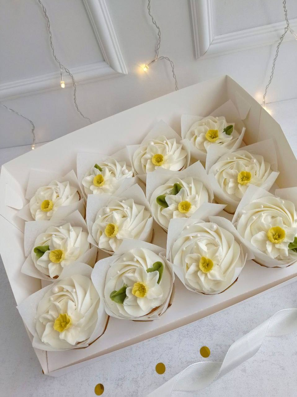 Работы учениц. Аникина Юлия / Кремовая флористика в корейской технике