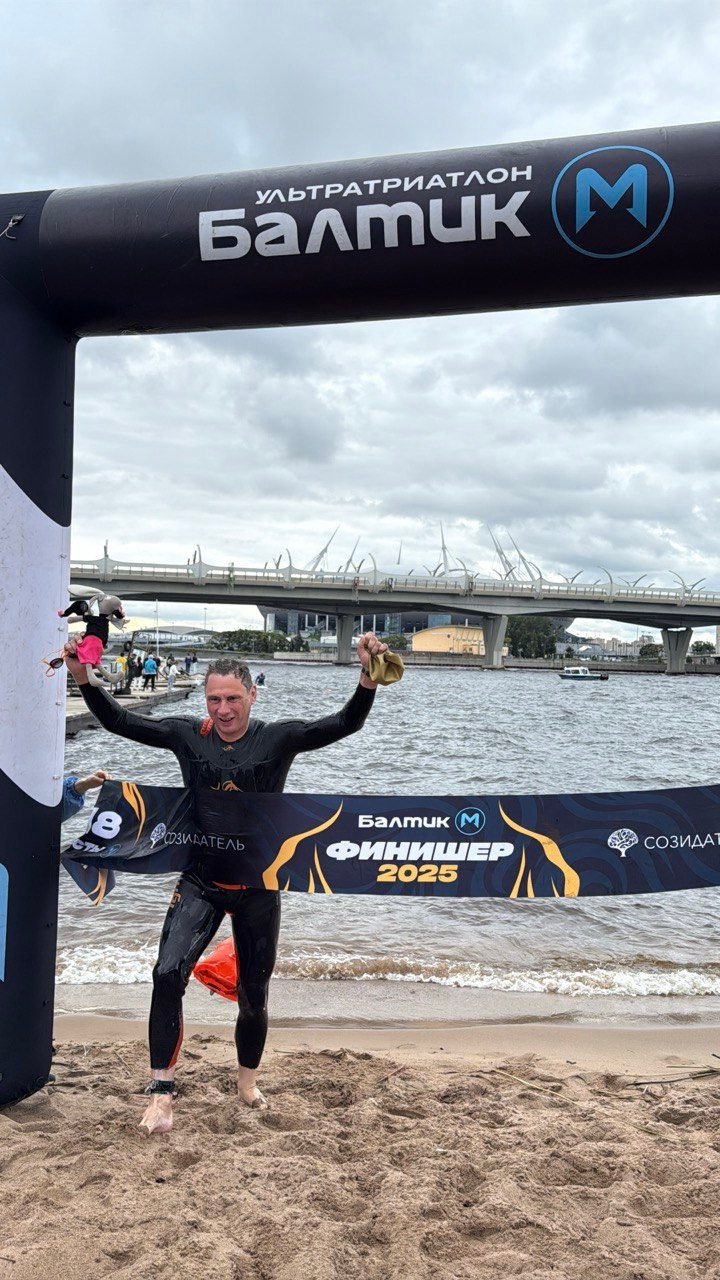 Финиширую с ПсихоЗязей. В этот раз Нева показал свой нрав - и холодней была, и ветренней. Но до Оби ей в этот раз далеко было в буйстве стихии :)