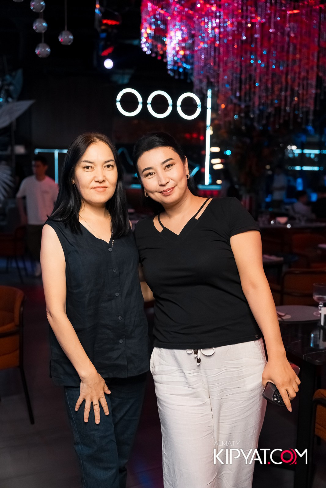 FRIENDS BAR & TERRACE. КИПЯТКОМ АЛМАТЫ!