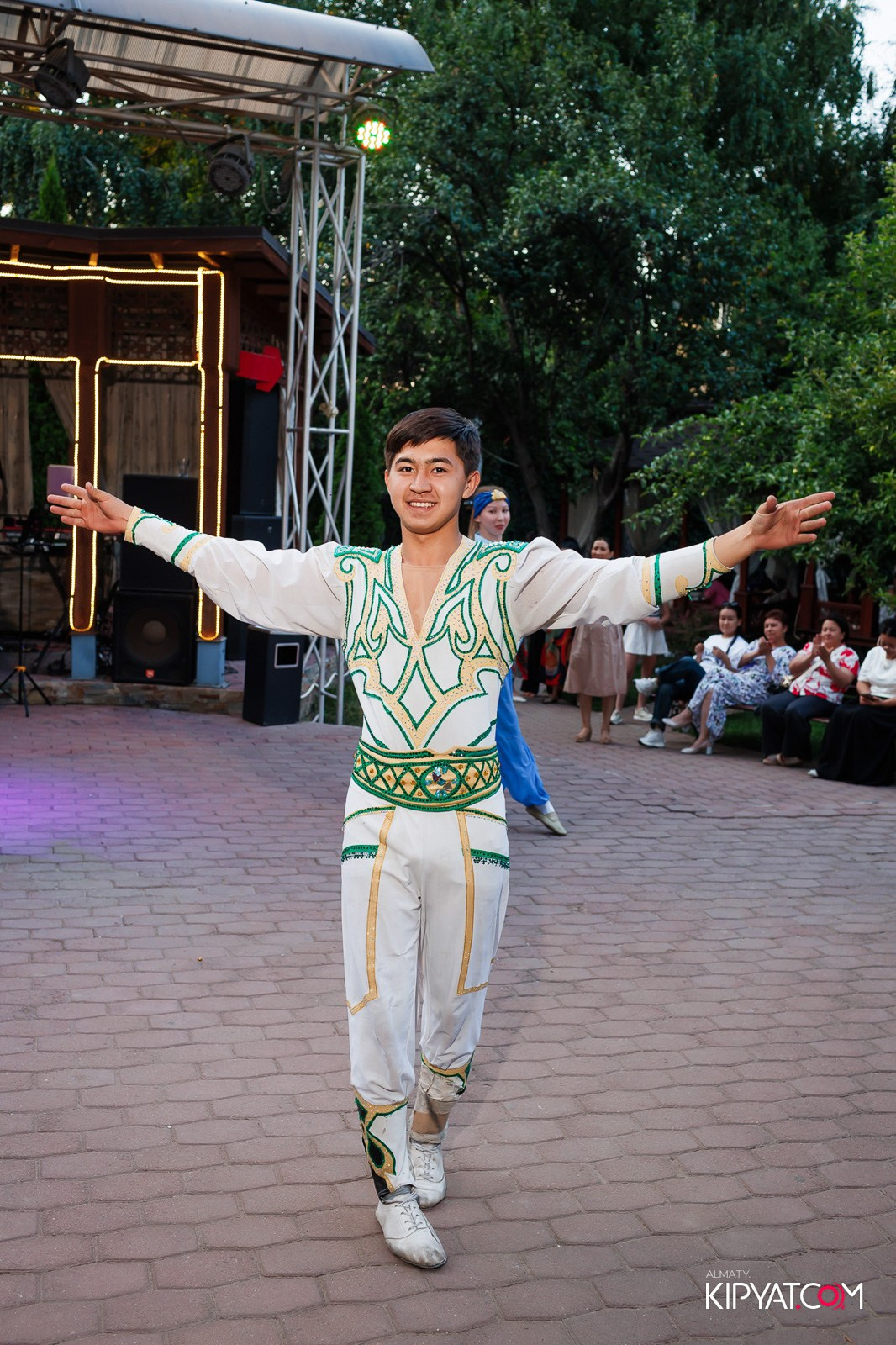 РЕСТОРАН УЧ ЛЯГАН. КИПЯТКОМ АЛМАТЫ!