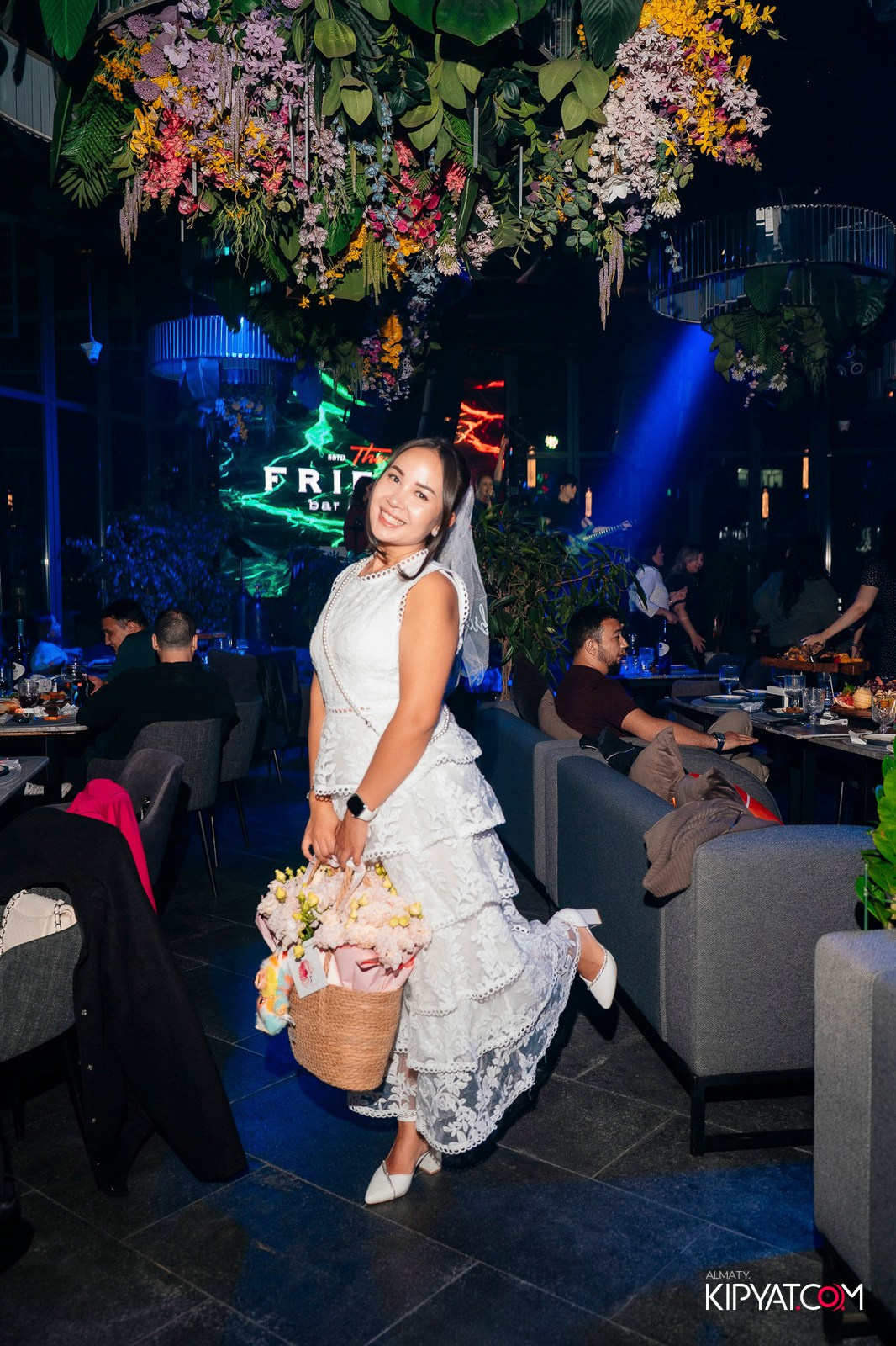 FRIENDS BAR & TERRACE. КИПЯТКОМ АЛМАТЫ!