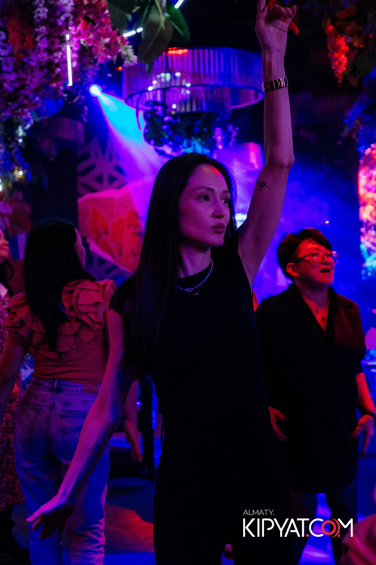 FRIENDS BAR & TERRACE. КИПЯТКОМ АЛМАТЫ!