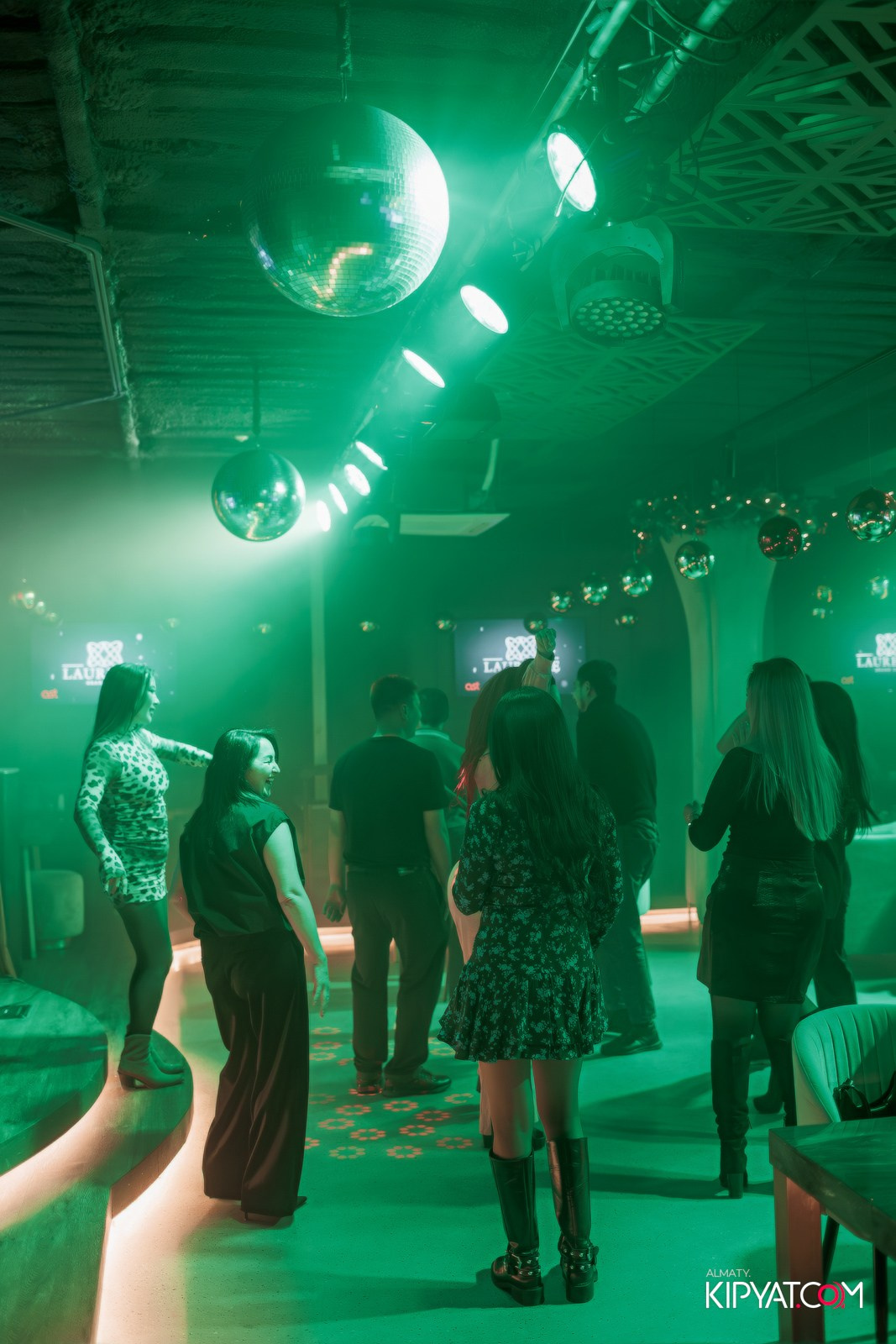 LAUREATE GRAND CAFÉ. КИПЯТКОМ АЛМАТЫ!