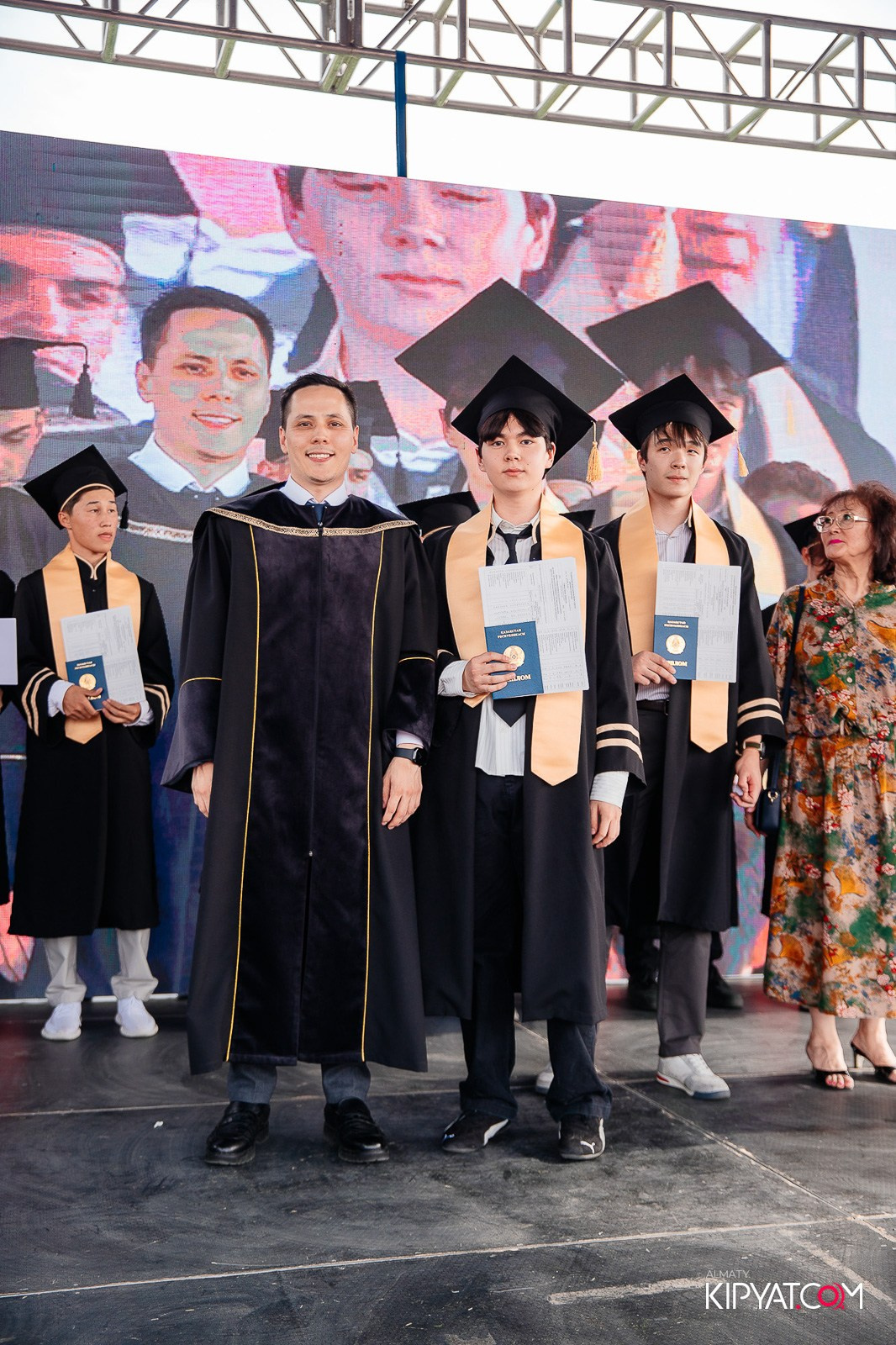 ВРУЧЕНИЕ ДИПЛОМОВ — НАРХОЗ КОЛЛЕДЖ. Part 3. КИПЯТКОМ АЛМАТЫ!