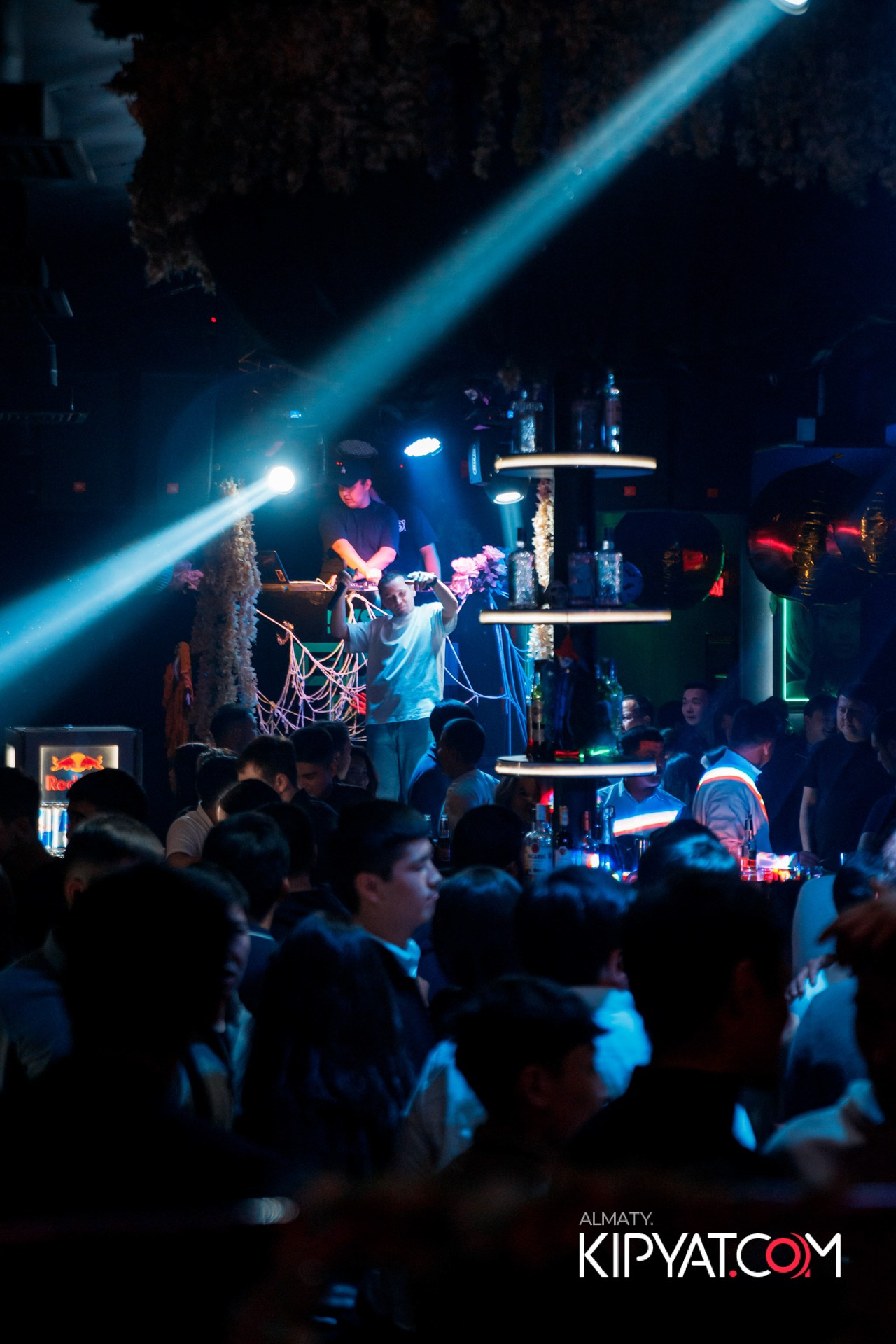 UYAT EMES BAR. КИПЯТКОМ АЛМАТЫ!