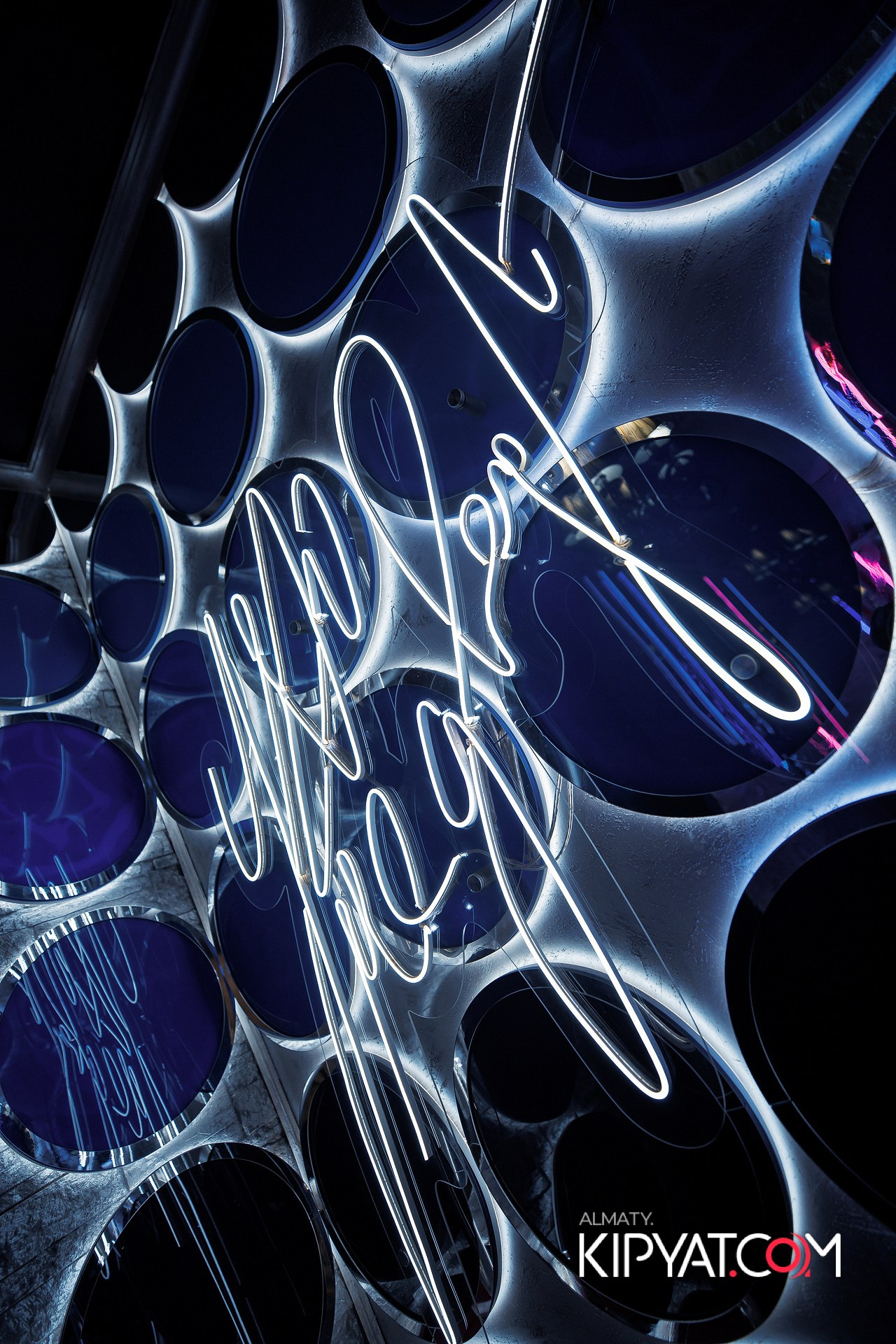 Ухо и Медведь на Гагарина. КИПЯТКОМ АЛМАТЫ!