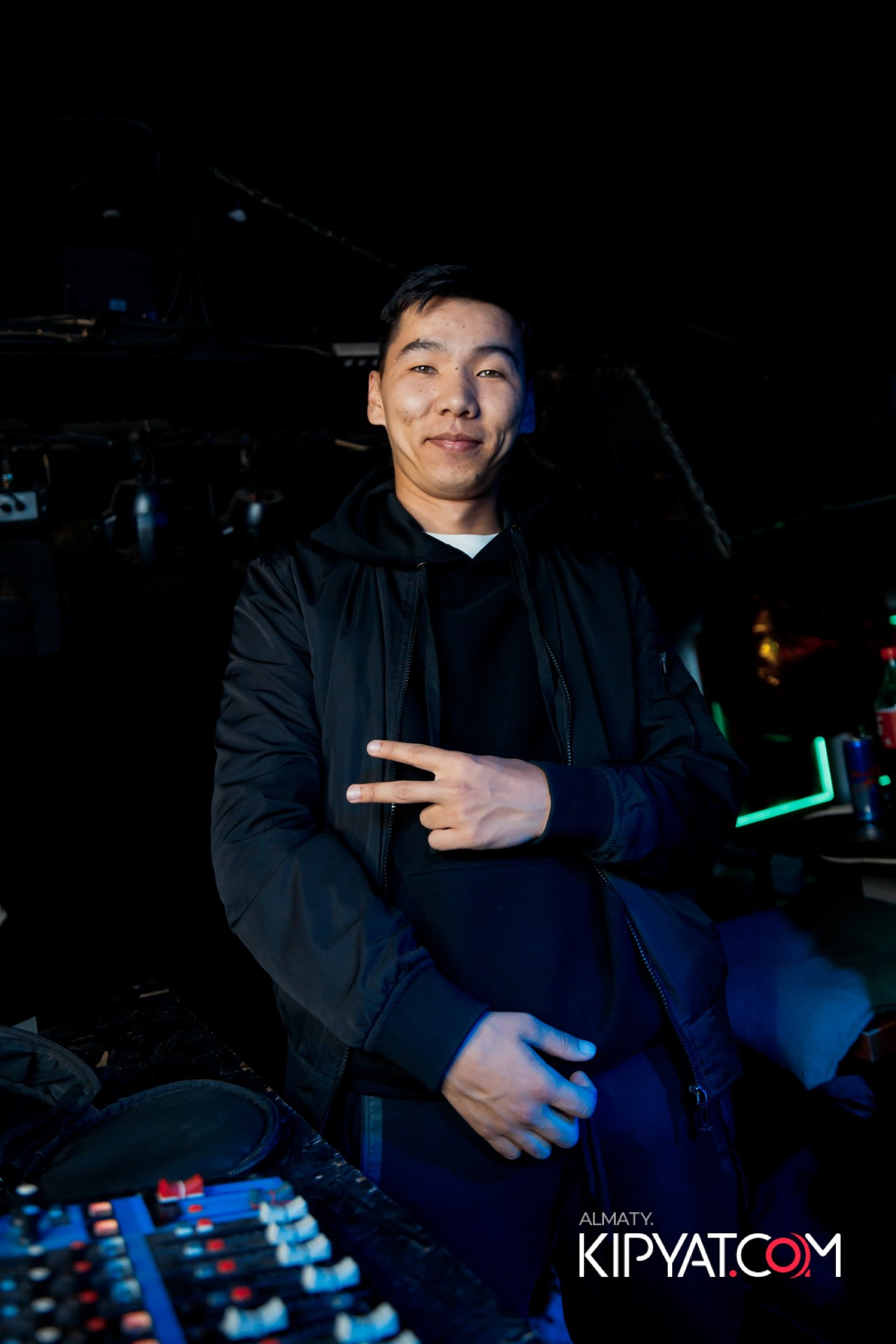 UYAT EMES BAR. КИПЯТКОМ АЛМАТЫ!