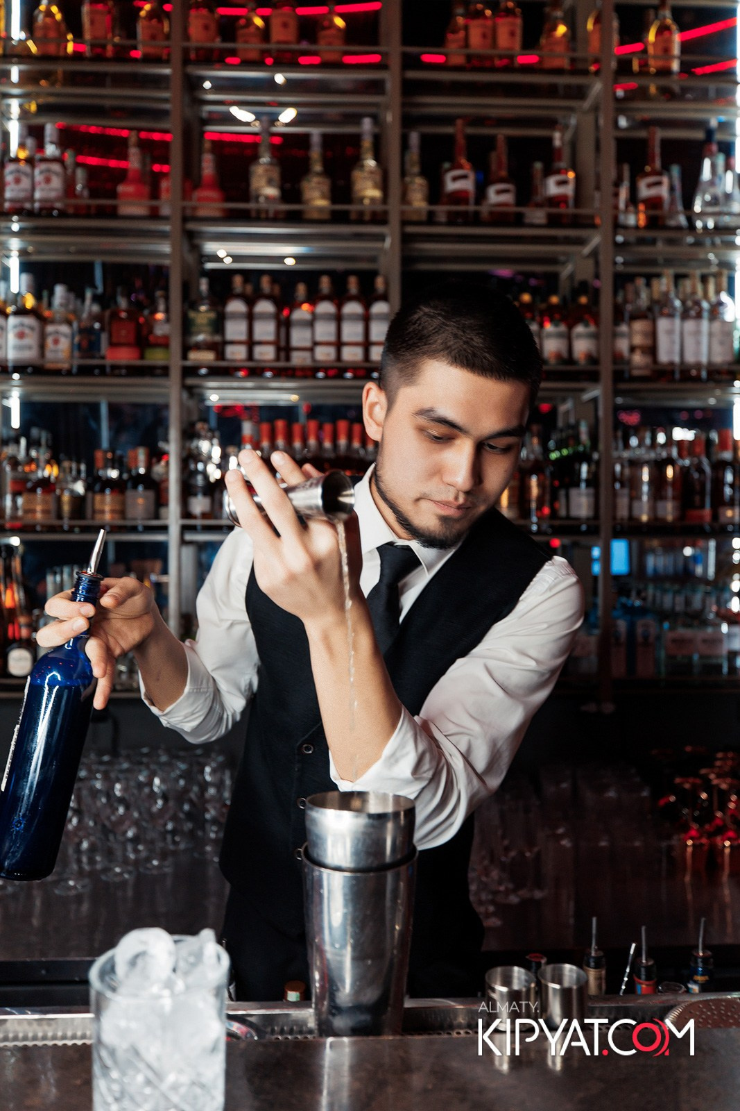 FRIENDS BAR & TERRACE. КИПЯТКОМ АЛМАТЫ!