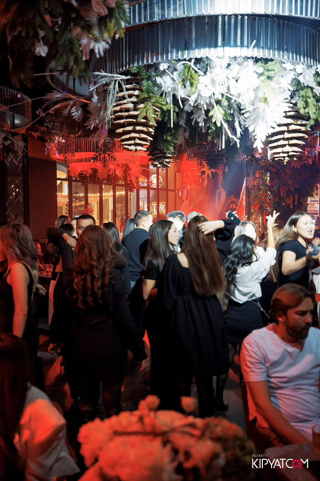 FRIENDS BAR & TERRACE. КИПЯТКОМ АЛМАТЫ! Фотосъемка мероприятий в Алматы