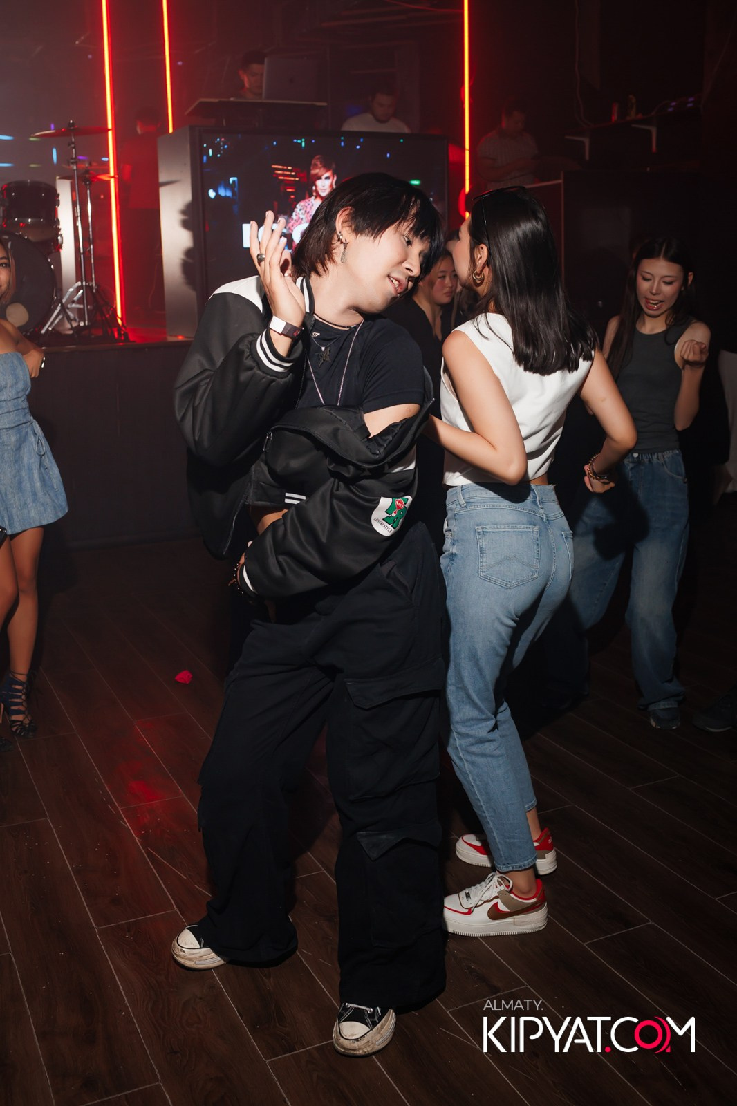 НОЧНОЙ КЛУБ ICON. КИПЯТКОМ АЛМАТЫ!