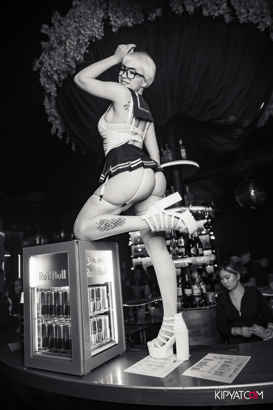 UYAT EMES BAR. КИПЯТКОМ АЛМАТЫ!