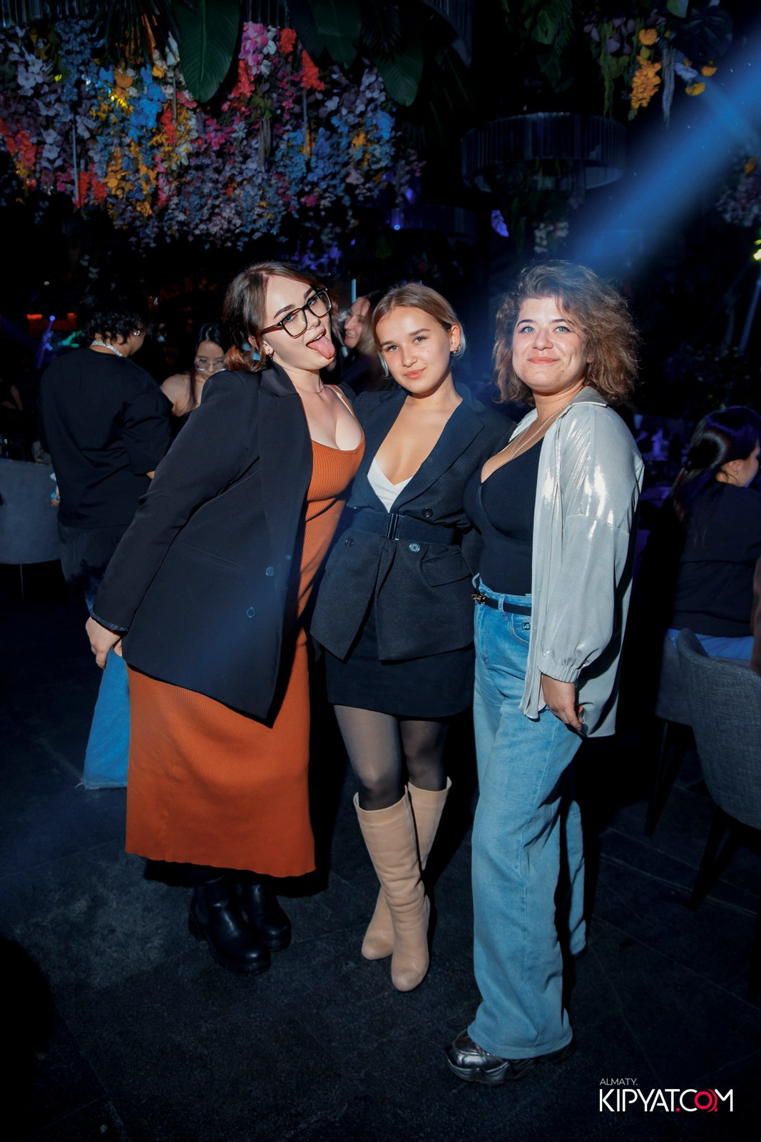 FRIENDS BAR & TERRACE. КИПЯТКОМ АЛМАТЫ! Фотосъемка мероприятий в Алматы