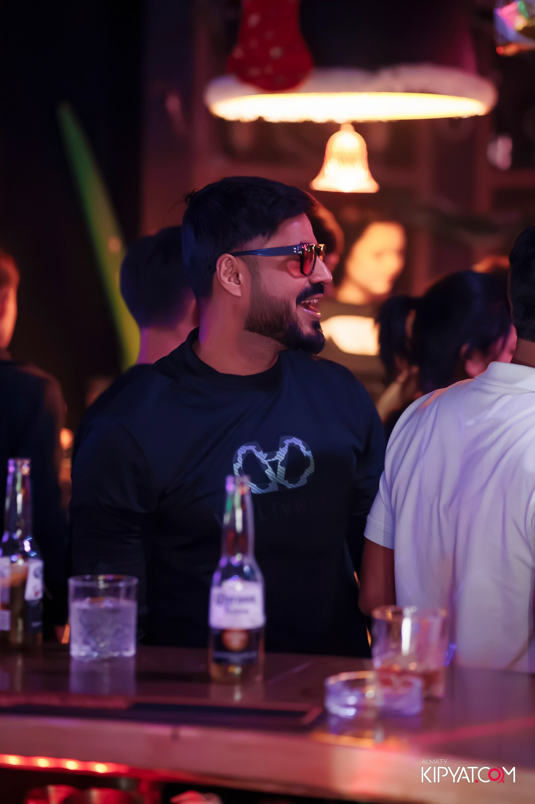 UYAT EMES BAR. КИПЯТКОМ АЛМАТЫ! Фотосъемка мероприятий в Алматы