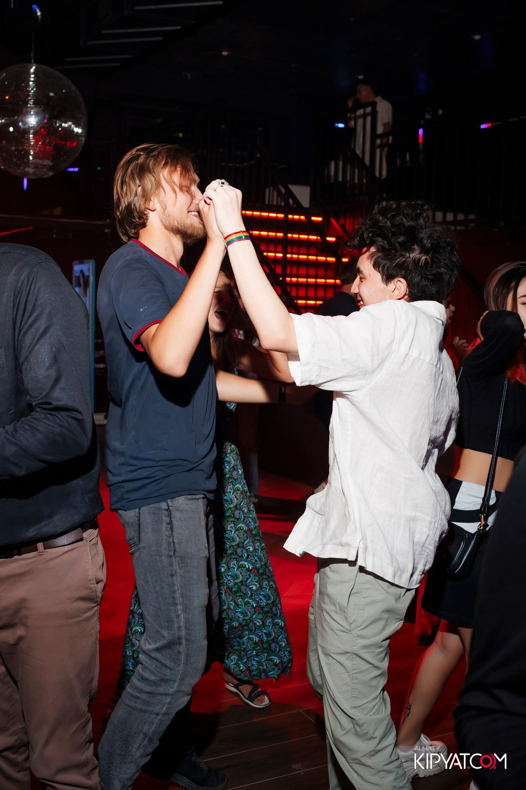 НОЧНОЙ КЛУБ ICON. КИПЯТКОМ АЛМАТЫ!