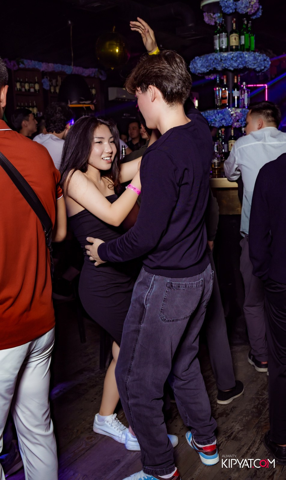 UYAT EMES BAR. КИПЯТКОМ АЛМАТЫ!