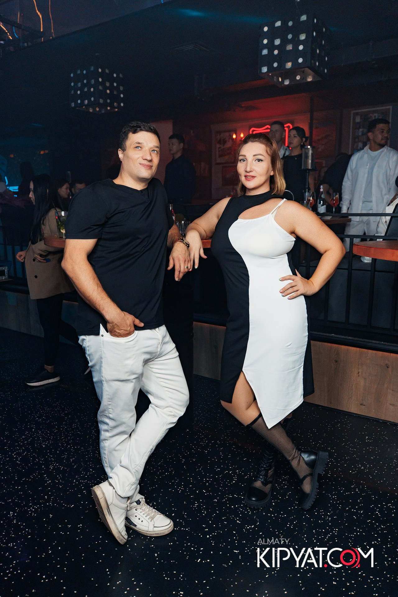 КОНЦЕРТ ГРУППЫ HIFI SANTA BARBARA. КИПЯТКОМ АЛМАТЫ!