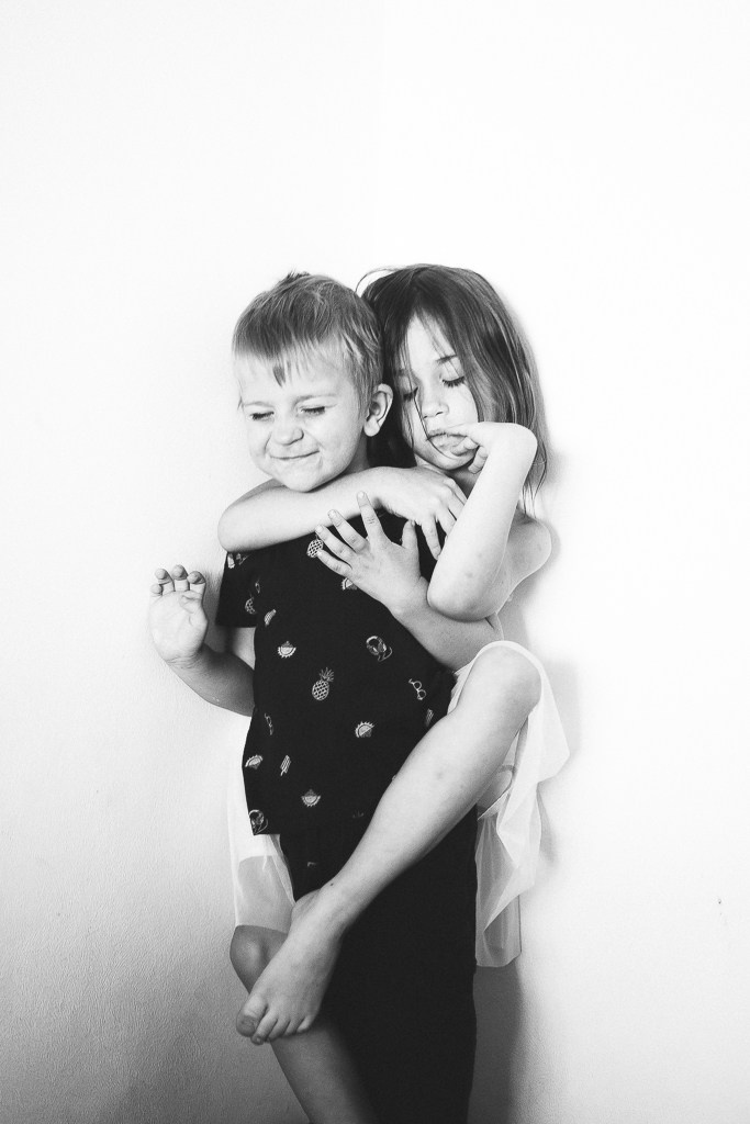 Брат и сестра. Фотограф Денис Денисов