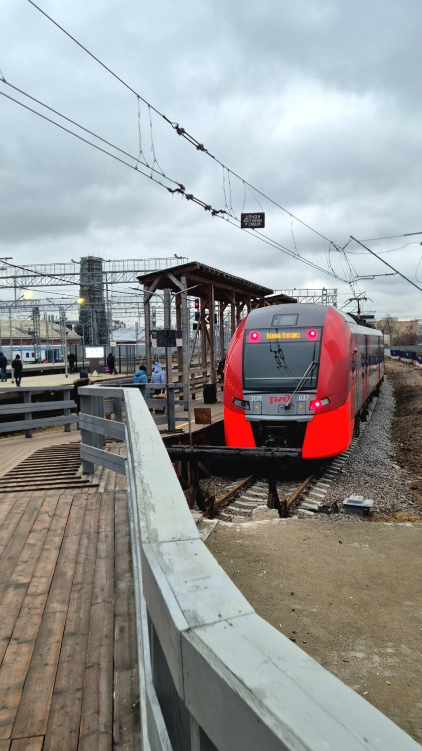 В пятницу вечером после рабочего дня с Курского вокзала Ласточкой уехали в Нижний