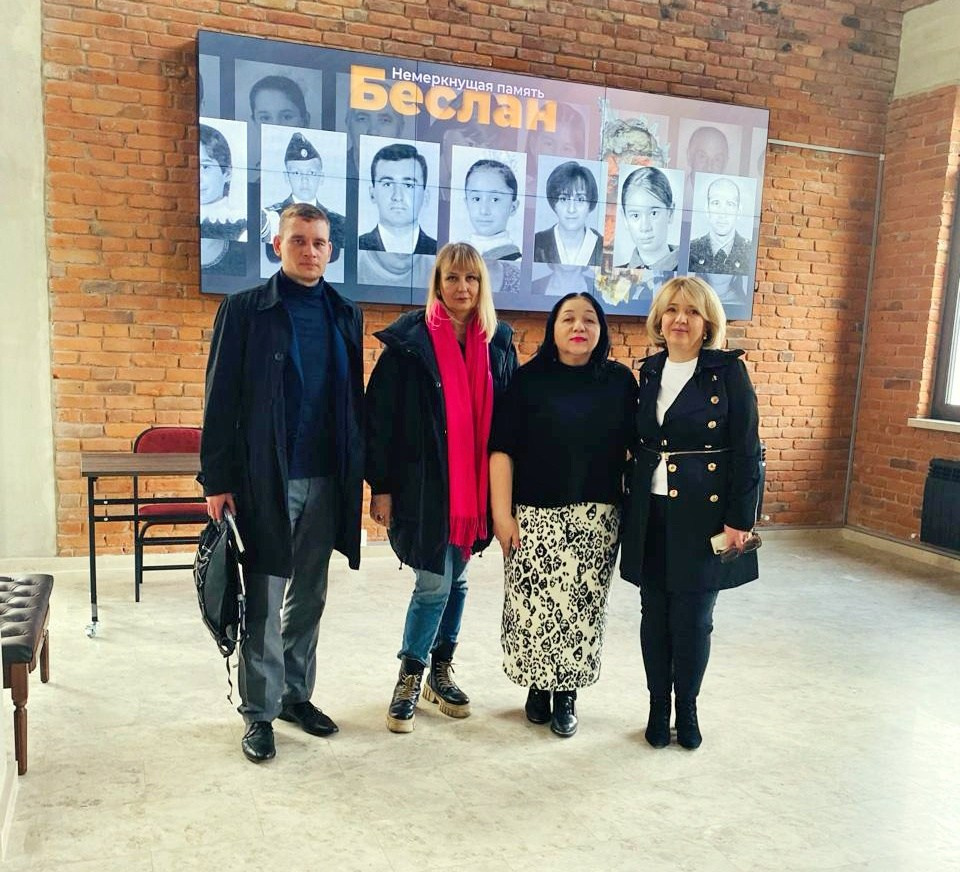 Станислав Щербаков, главный редактор журнала Солдаты России, спецкорреспондент, журналист, ВГИК, Золотой Витязь, лауреат премии союза журналистов России, режиссёр, продюсер, сценарист, актер, предприниматель, руководитель студии 365, руководитель компании Русские медиакоммуникации, Миасс, Москва 89514577151, Президентский полк