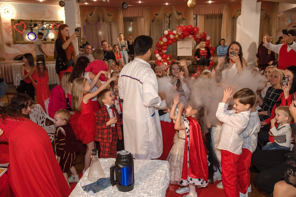 Выпускной в детской школе моделей HAPPYkids 2024. Семейный и коммерческий фотограф в Сочи Александр Бодунов
