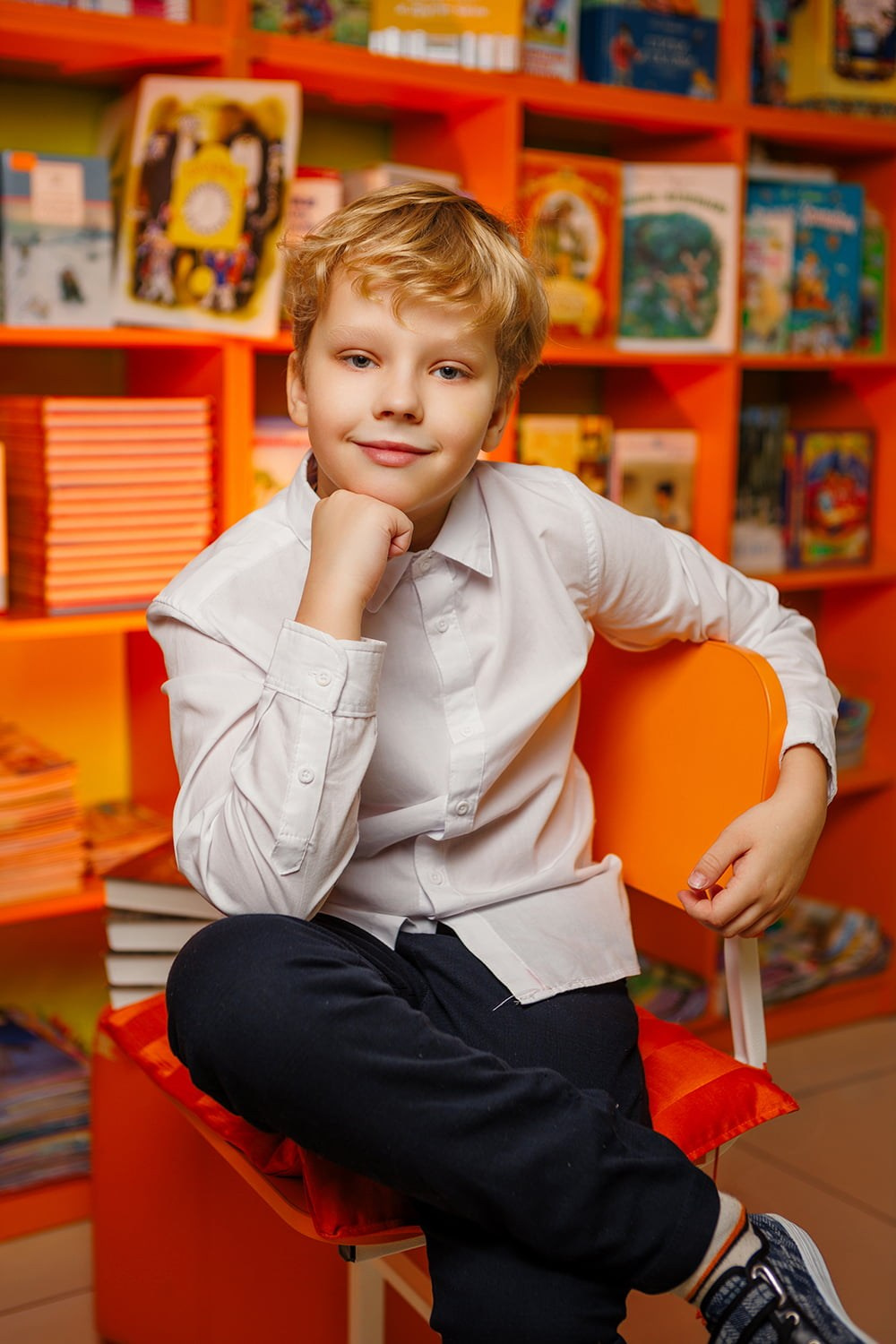 Выпускной альбом для 4 класса: фотосессии в школе и библиотеке. СИГМА | Студия выпускных альбомов Красноярск