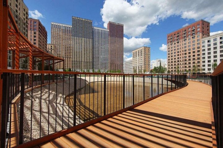 Бизнес-центр как локация для фотосъемки — геометрия и линии