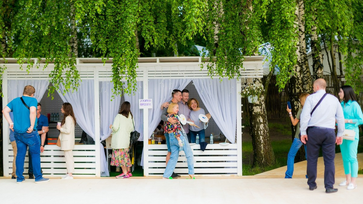 Фотосъемка корпоратива Major на берегу строгинской поймы. Репортажный фотограф Борис Геер