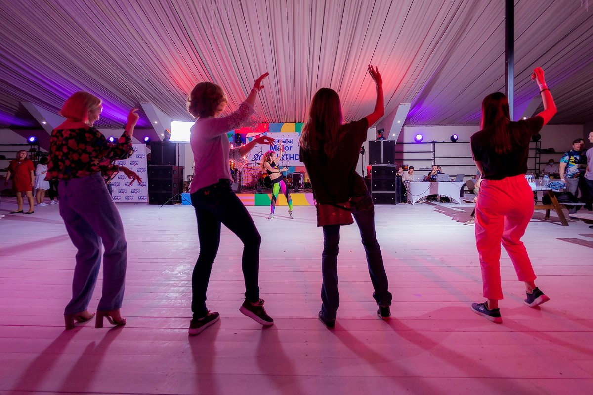 Фотосъемка корпоратива Major на берегу строгинской поймы. Репортажный фотограф Борис Геер