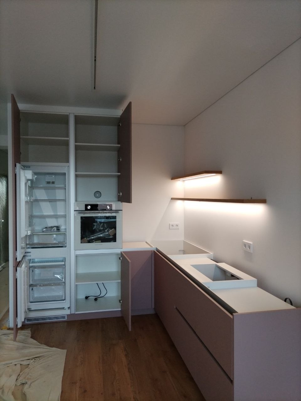 Фото с монтажа |Мебель на заказа: кухни, шкафы и т.д. в Томске. ГУДРУМ — Мебель на заказ в Томске | Кухни | Шкафы | Стулья и Столы