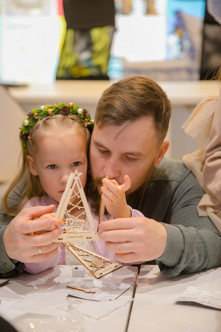 Чудеса на новогодней елке: хоровод игрушек. Репортажная съемка Иркутск Александр Ростов