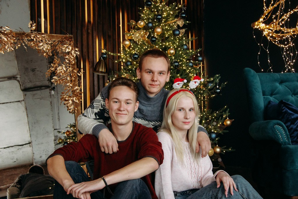 Школьники В Новогодней студии. Фотограф Бурятия. Печать фотокниг