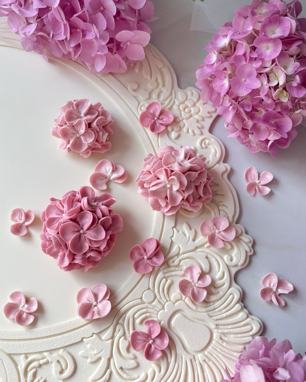 Аникина Юлия / Кремовая флористика в корейской технике