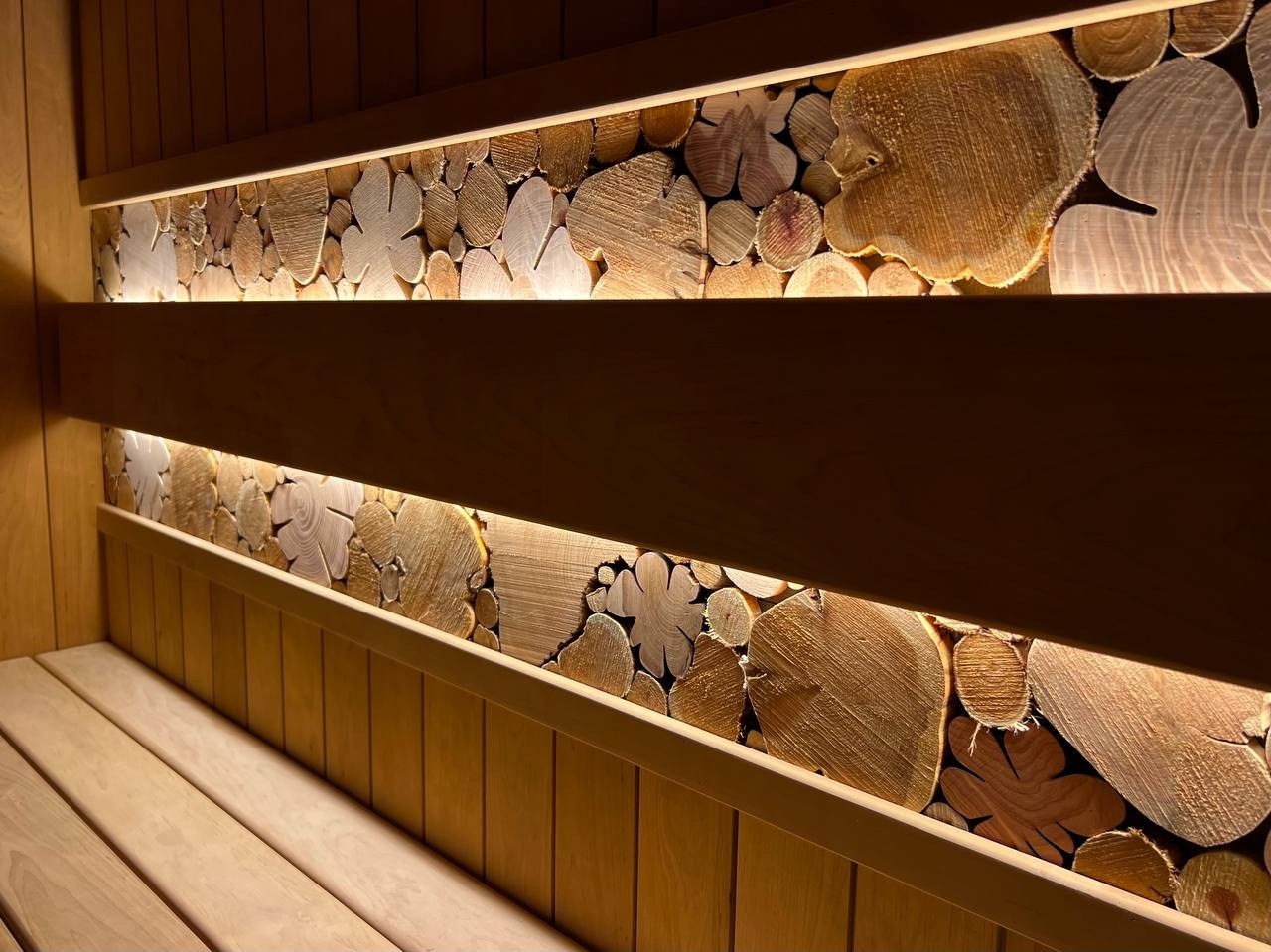 Уютная сауна в Зеленом Острове с Harvia Cilindro и отделкой из термоольхи; можжевельник и крымские травы дарят интересный насыщенный аромат. SaunaTopMasters