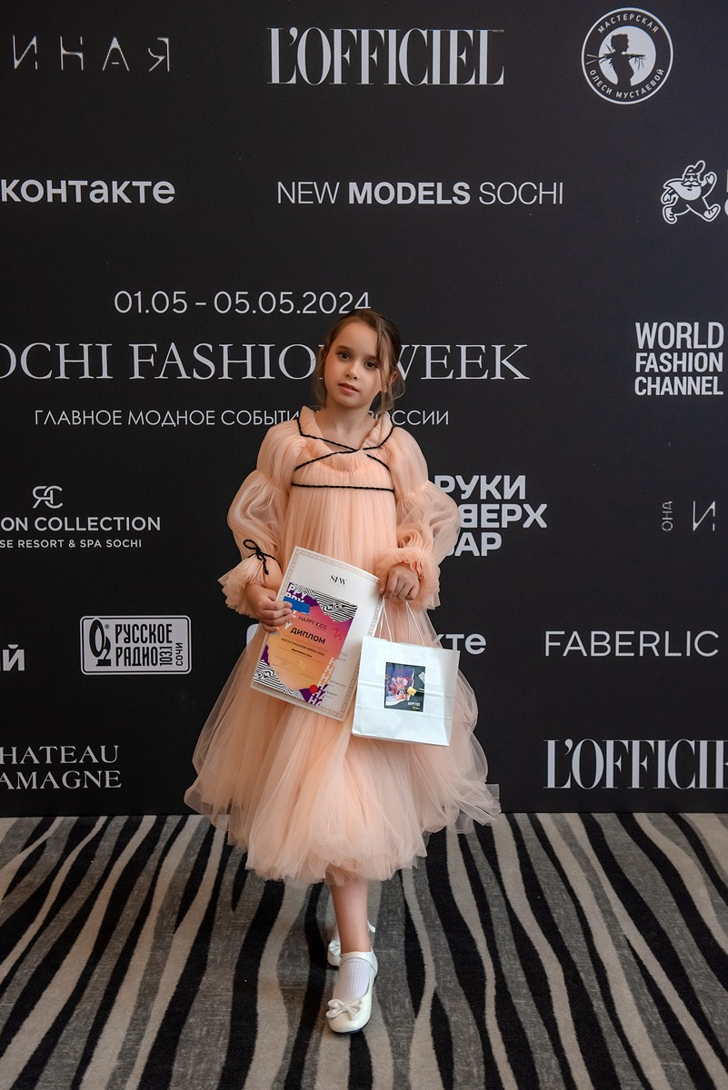SochiFashionWeek2024 дизайнер Анохина. Семейный и коммерческий фотограф в Сочи Александр Бодунов