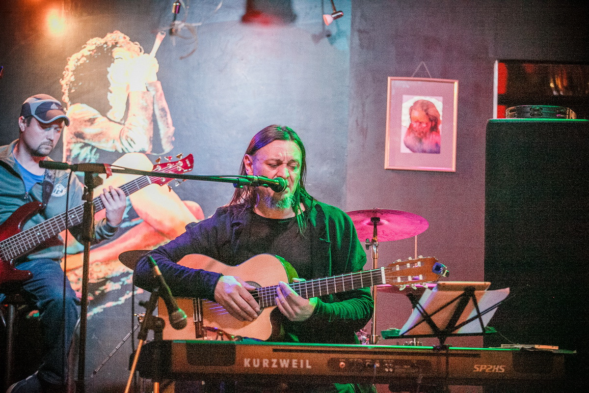 Концерт Олега Тищенко, «Тихона», в Кинокофейне. Летопись вашей жизни. Фотограф Игорь Иванов