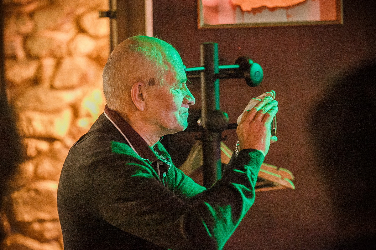 Концерт Олега Тищенко, «Тихона», в Кинокофейне. Летопись вашей жизни. Фотограф Игорь Иванов