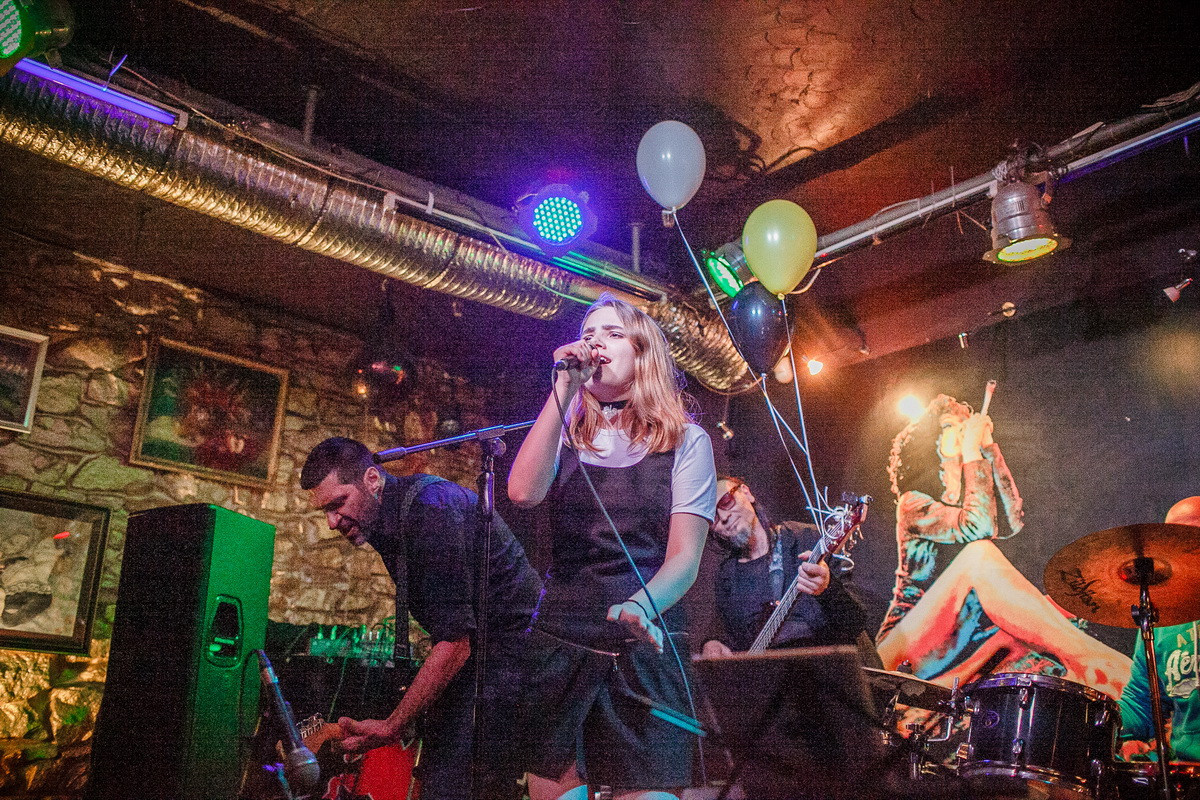 Концерт Олега Тищенко, «Тихона», в Кинокофейне. Летопись вашей жизни. Фотограф Игорь Иванов