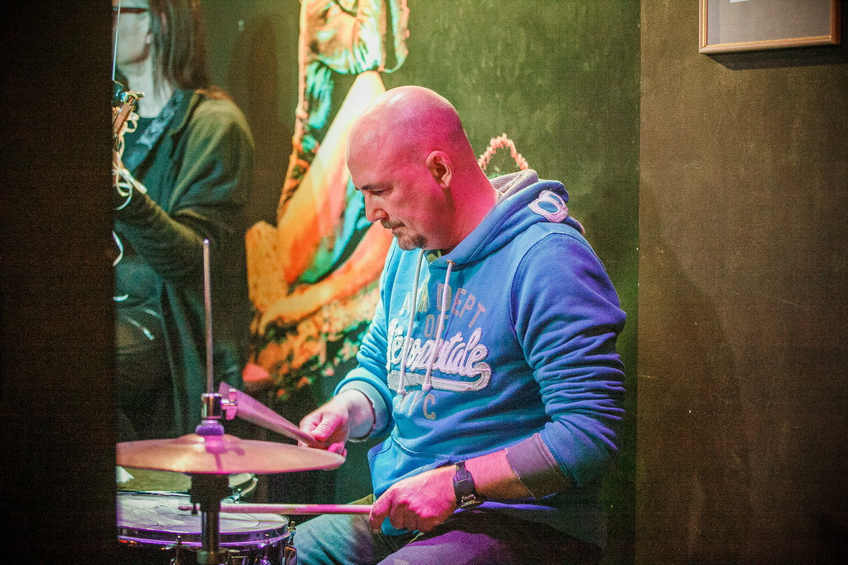 Концерт Олега Тищенко, «Тихона», в Кинокофейне. Летопись вашей жизни. Фотограф Игорь Иванов