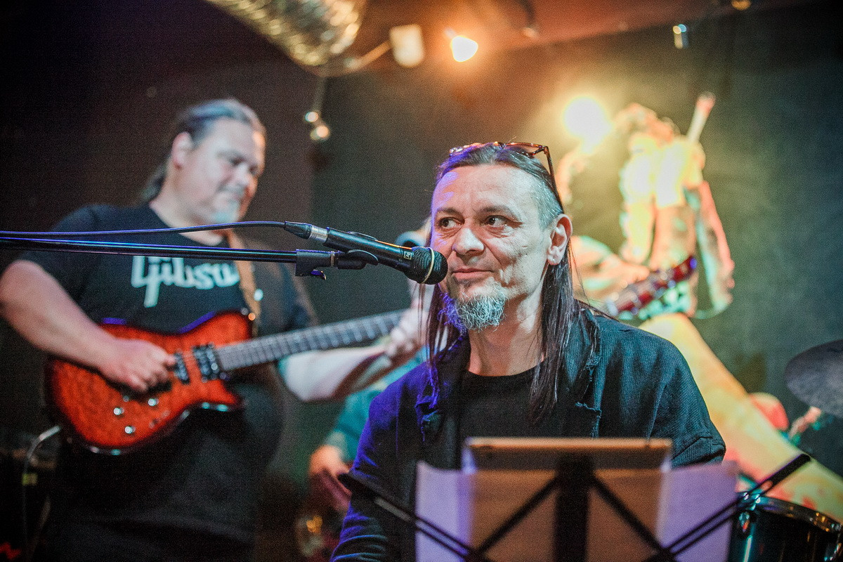 Концерт Олега Тищенко, «Тихона», в Кинокофейне. Летопись вашей жизни. Фотограф Игорь Иванов