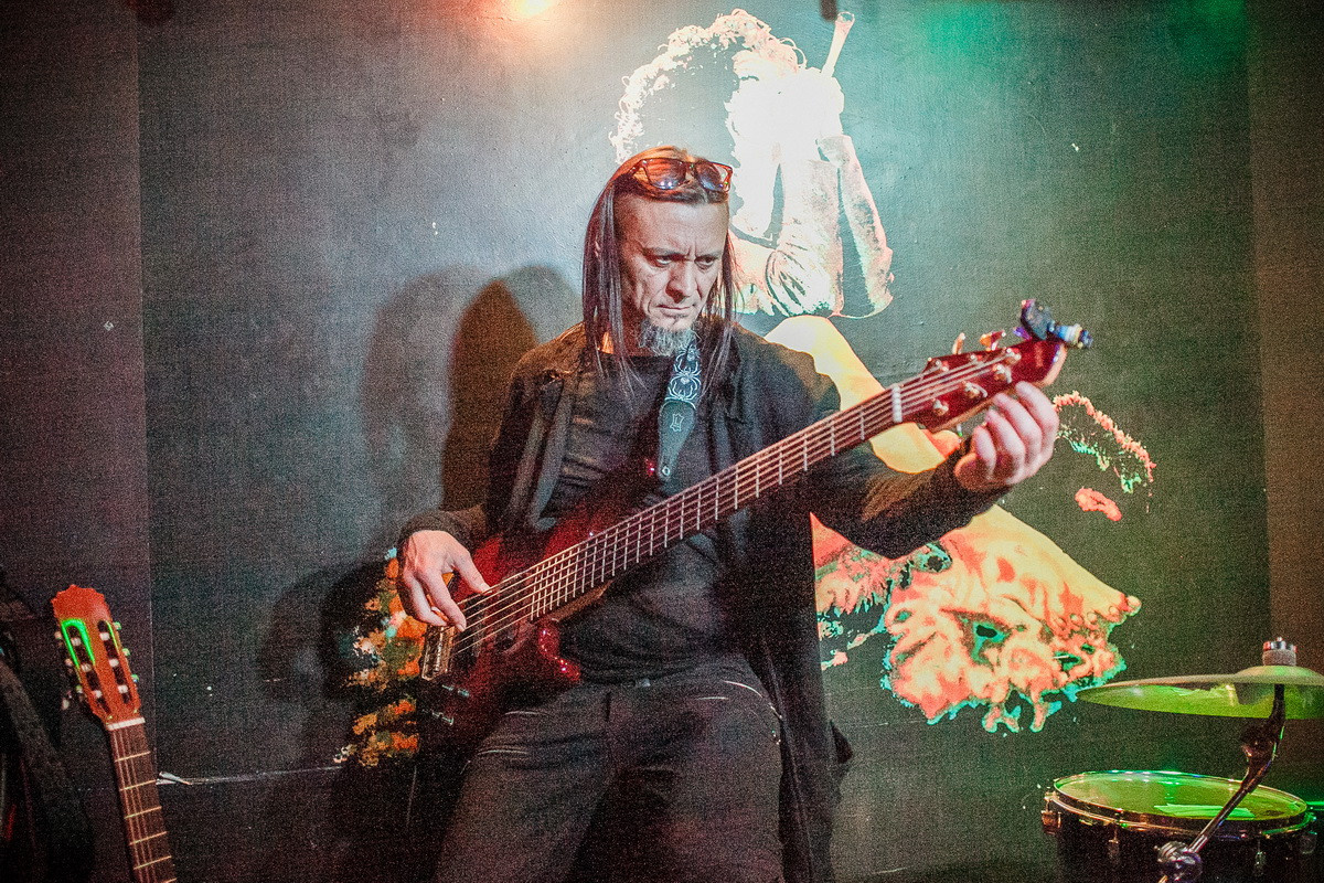 Концерт Олега Тищенко, «Тихона», в Кинокофейне. Летопись вашей жизни. Фотограф Игорь Иванов