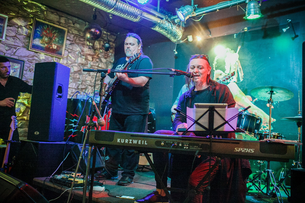 Концерт Олега Тищенко, «Тихона», в Кинокофейне. Летопись вашей жизни. Фотограф Игорь Иванов