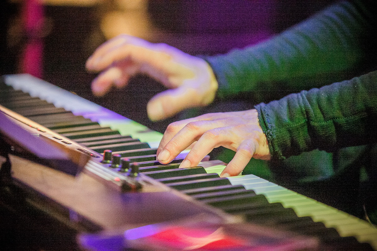 Концерт Олега Тищенко, «Тихона», в Кинокофейне. Летопись вашей жизни. Фотограф Игорь Иванов