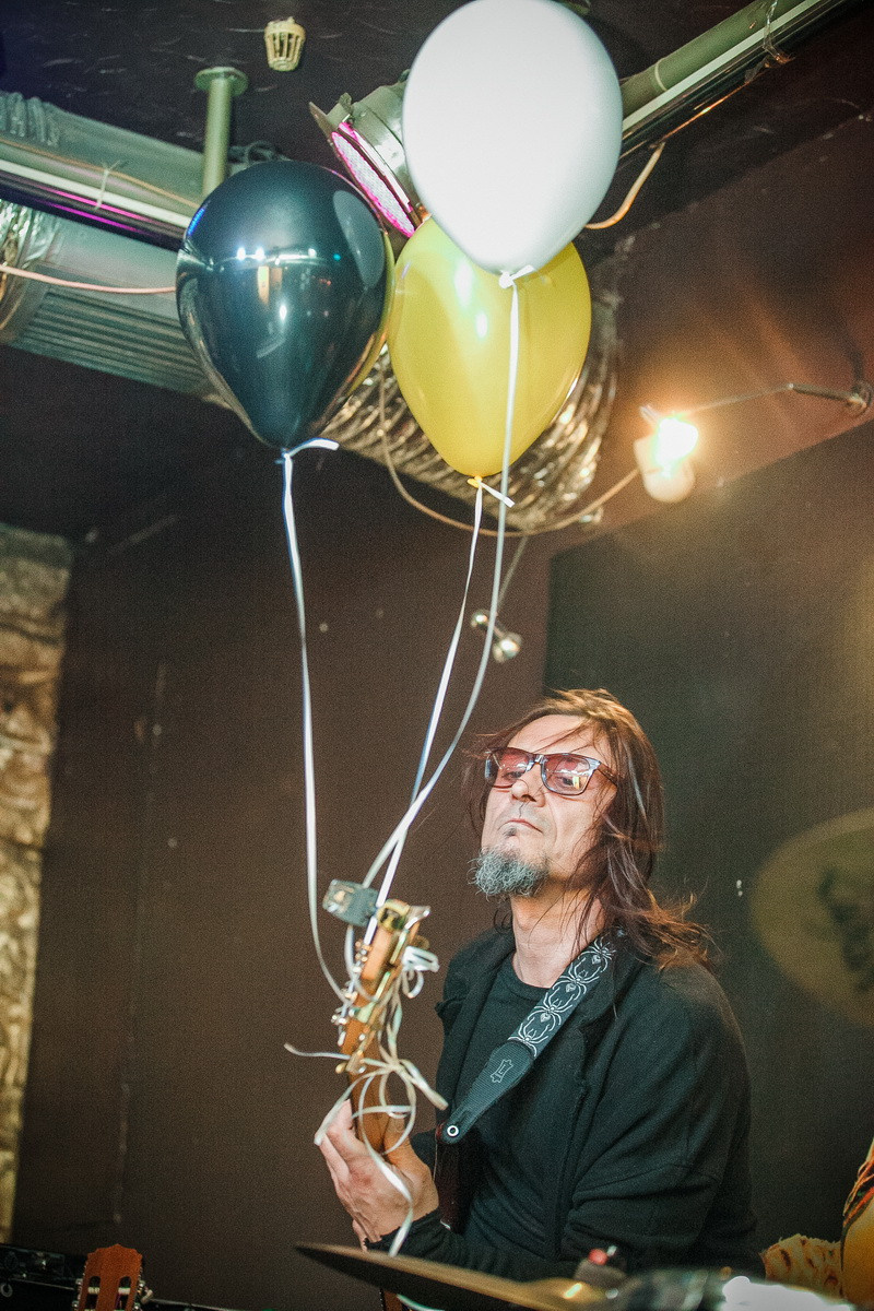 Концерт Олега Тищенко, «Тихона», в Кинокофейне. Летопись вашей жизни. Фотограф Игорь Иванов