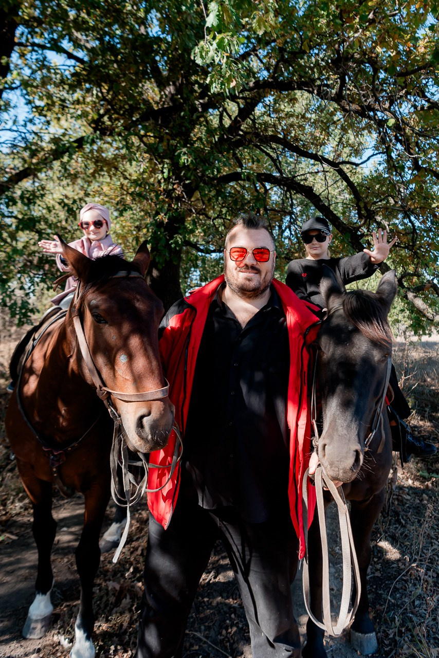Семейная фотосессия в поле с Лошадками. Фотограф в Волгограде и Волжском Александр Горбань