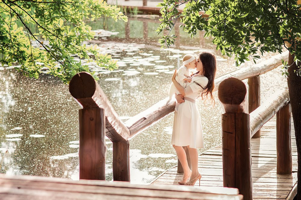Розалина и Есения в парке Воронцовские пруды. Семейный и детский фотограф в Москве Вера Ускова