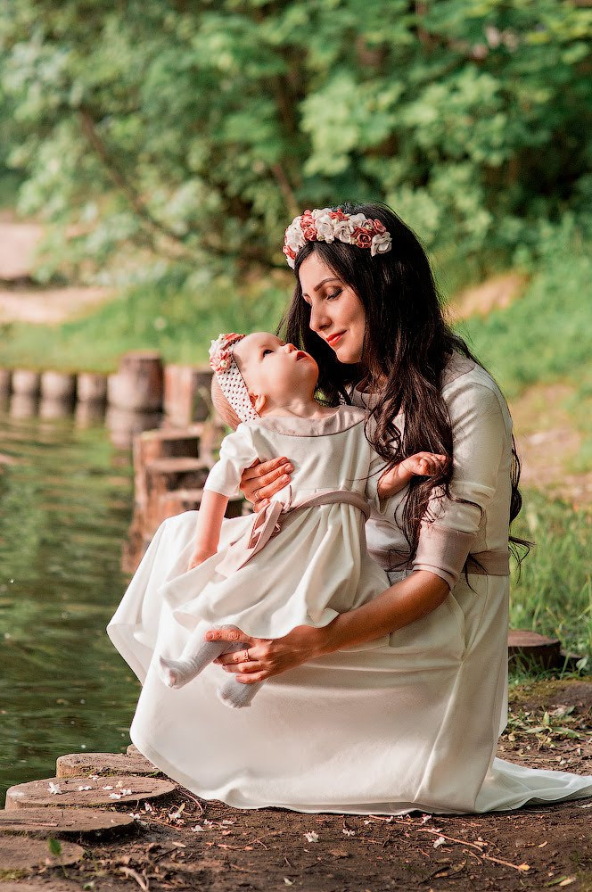 Розалина и Есения в парке Воронцовские пруды. Семейный и детский фотограф в Москве Вера Ускова