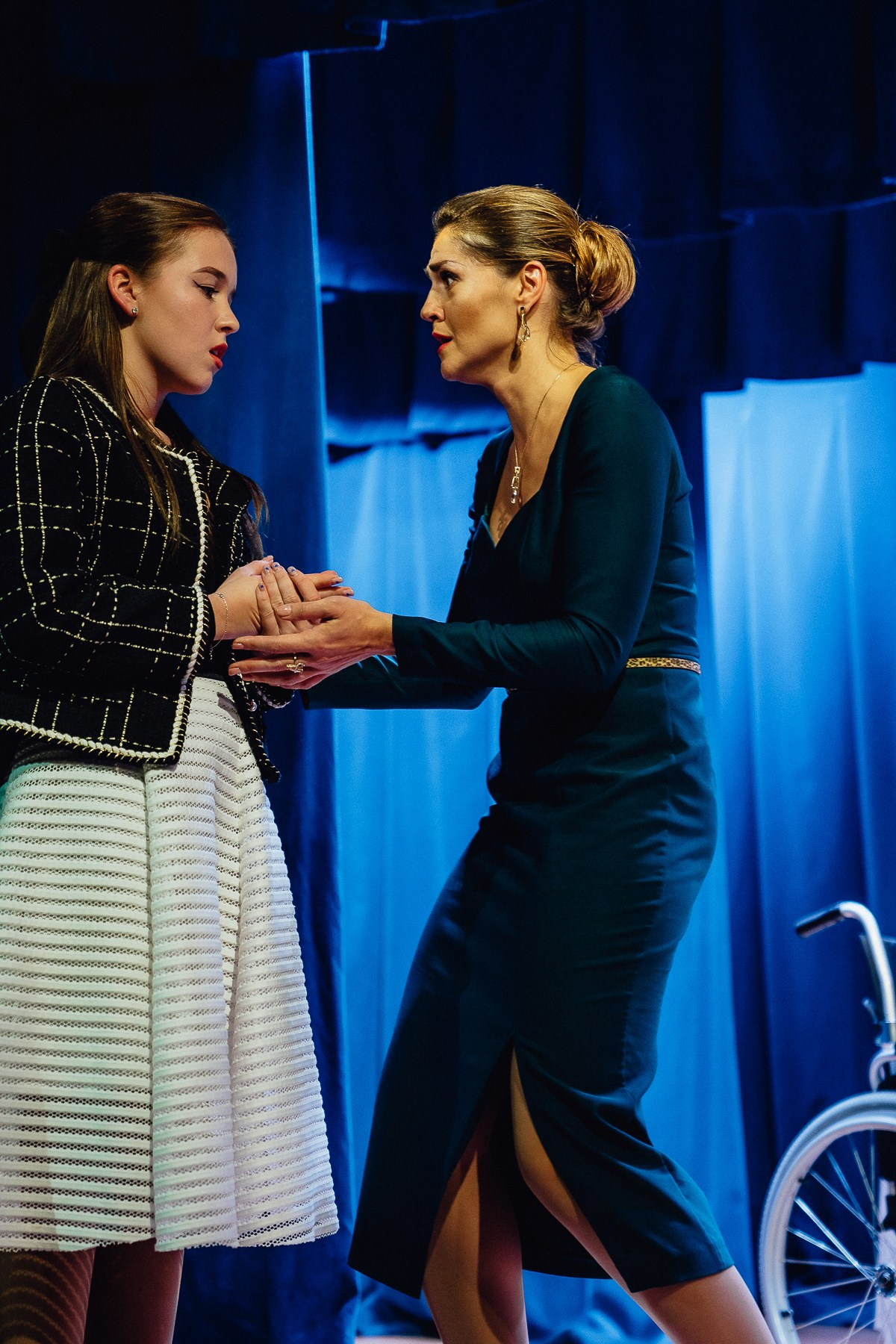 Театр Дом 8 Любящих женщин. Главная